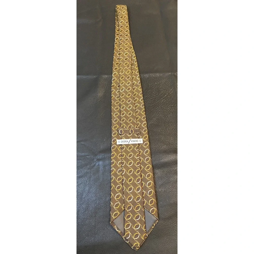 Donald Judd elevate your